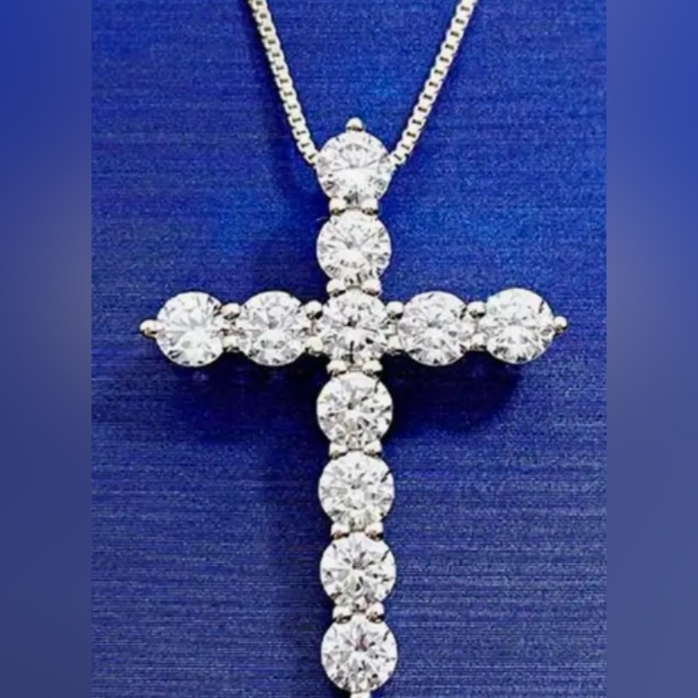 Moissanite Cross 5 Carats -Stunning